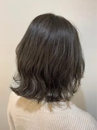 ミディアム カラー ぱつっとボブ/ 小野あかねのヘアスタイル