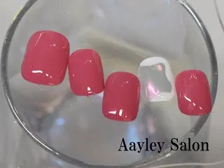 ミディアム ネイル カラー Aayley アイリ―サロンのネイルデザイン