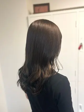 ロング 縮毛矯正✨グレー ジュカラー✨MOEのヘアスタイル