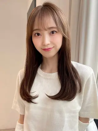 セミロング 地毛風カラー/ 吉田菜々子のヘアスタイル