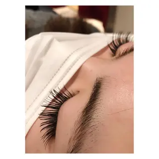 マツエク・マツパ UMEDA FIGAROのヘアスタイル
