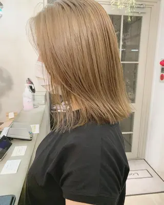 ミディアム カラー ネイル ハイトーンボブ 前田 表参道　グレージュのヘアスタイル