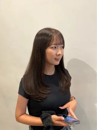 セミロング マアヤ/ハイトーン /ハイレイヤーのヘアスタイル