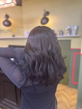 ミディアム 米倉 麻衣のヘアスタイル