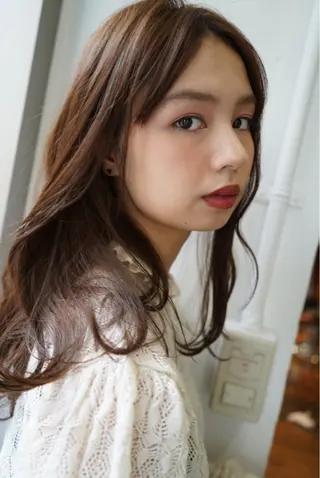 セミロング カラー yah iroのヘアスタイル