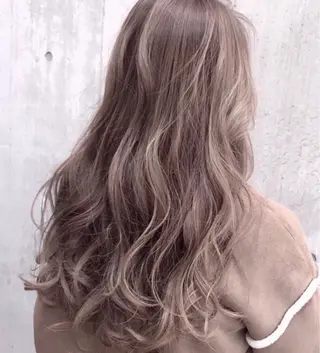 ロング カラー AKI アキのヘアスタイル