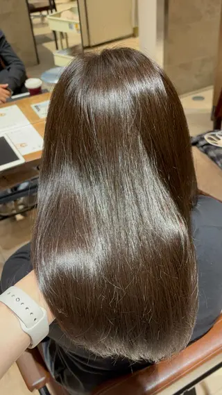 セミロング カラー 穂積 未優のヘアスタイル