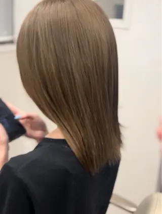 ミディアム カラー ULUA ひまりのヘアスタイル