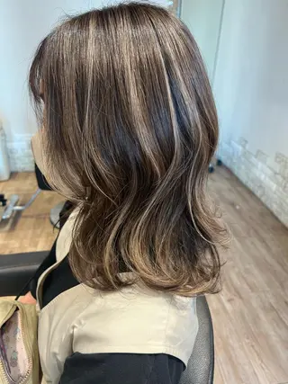 カラー 早川 真幸のヘアスタイル