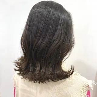 ミディアム カラー ぱつっとボブ/ 小野あかねのヘアスタイル