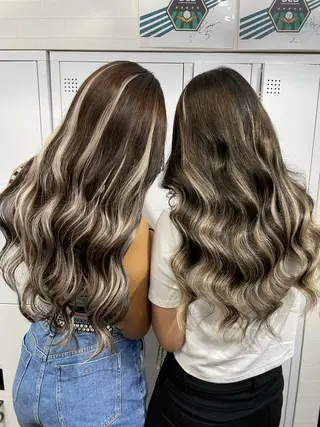ロング 横浜🦋ハイトーン 🫐シャドウルーツのヘアスタイル