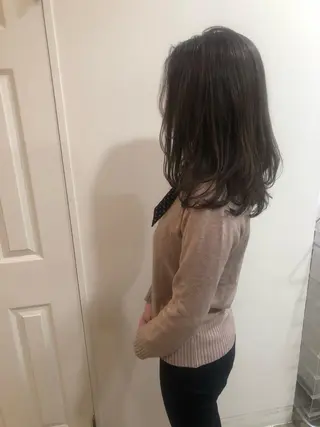 ミディアム カラー MIOベージュカラー 柔らかいカラーのヘアスタイル