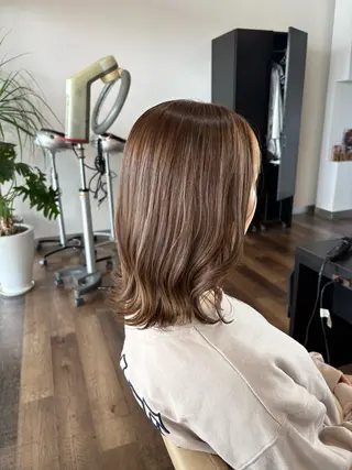 ミディアム カラー 村上 遼華のヘアスタイル