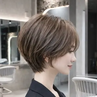 ショート カラー 《髪質改善✖️レイヤ ー🩶》ナオヤのヘアスタイル