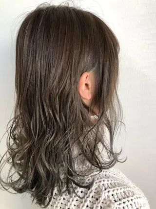 セミロング カラー パーマ ヘアアレンジ 平井 千佳の眉毛・アイブロウイメージ