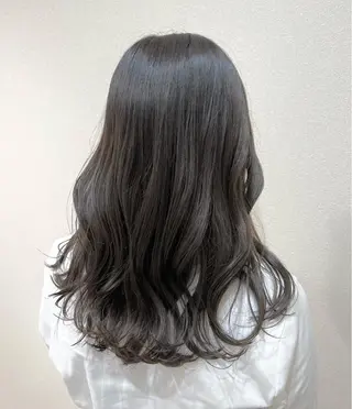 セミロング mina .のヘアスタイル