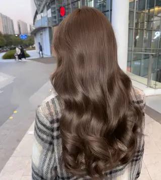 ロング 韓国風レイヤーカラー ライムのヘアスタイル
