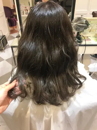 ロング カラー 粟田 めぐみのヘアスタイル
