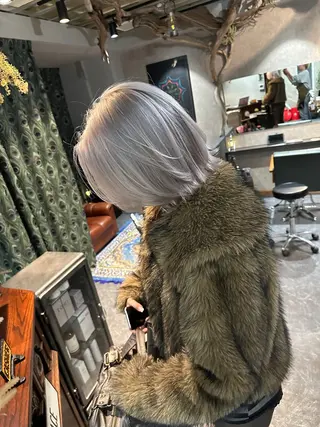 ショート カラー レイヤーブリーチ特化 ホワイト専門/岸のヘアスタイル
