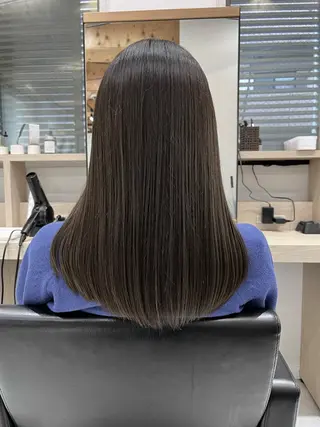 セミロング イシイ リョウコのヘアスタイル