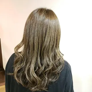 セミロング タカギ ヨウコのヘアスタイル