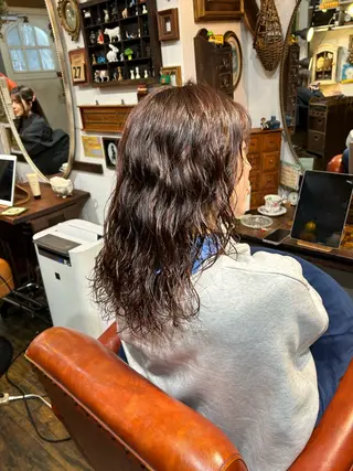 ミディアム パーマ BRITS 渡辺 菜々子のヘアスタイル