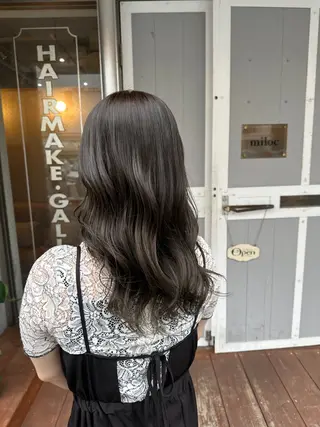 ミディアム miloc MOMOKAのヘアスタイル