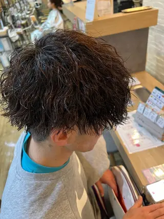 ショート パーマ メンズ ハイトーンカラー 坂本 翼のヘアスタイル