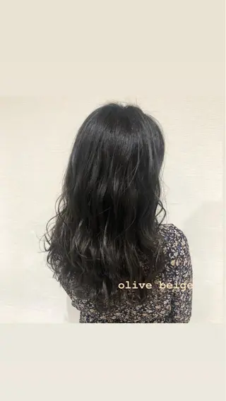 セミロング カラー 赤阪 優奈のヘアスタイル