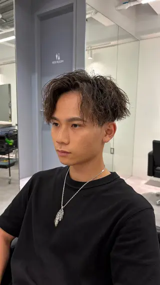 ミディアム パーマ メンズ 高橋 周のヘアスタイル
