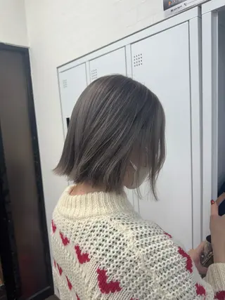 ミディアム 横浜🦋ハイトーン 🫐シャドウルーツのヘアスタイル