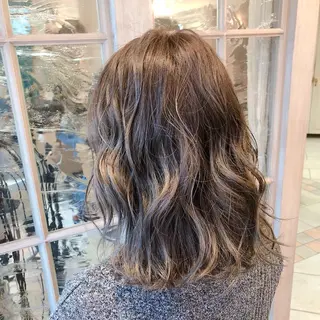 ミディアム カラー 井上 日菜乃のヘアスタイル