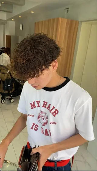 ショート パーマ ブリーチなし 寒色カラーのヘアスタイル