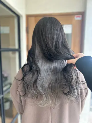 ロング カラー 井上 花音のヘアスタイル