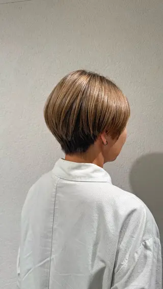 ショート カラー Akari暖色カラー /レイヤーカットのヘアスタイル