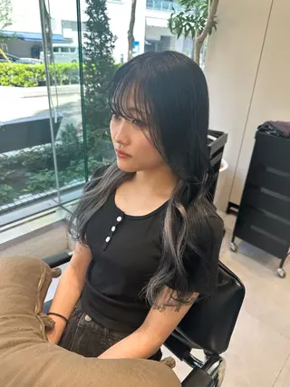 セミロング カラー ミオ💎ショート 透ける暗髪のヘアスタイル