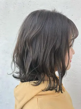 ミディアム M. YURIのヘアスタイル