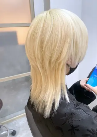 ミディアム カラー ☁️ケアブリーチ￤ ウルフ￤Shioriのヘアスタイル