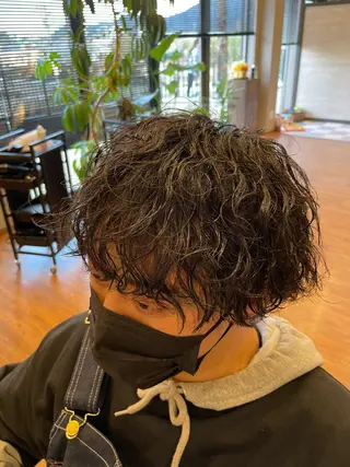 パーマ メンズ 鵜飼 真伍のヘアスタイル