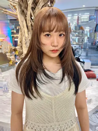 セミロング カラー パーマ ヘアアレンジ キッズ ネイル マツエク・マツパ アイブロウ mana 暖色カラーカットのヘアスタイル