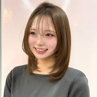ミディアム 鍋田/ 渋谷/ 縮毛矯正／レイヤーのヘアスタイル