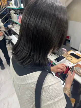 ミディアム ☘️上村 ☘️髪質 改善/透明感カラーのヘアスタイル