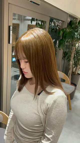 ミディアム カラー 赤みゼロ 🤎柔ベージュのヘアスタイル