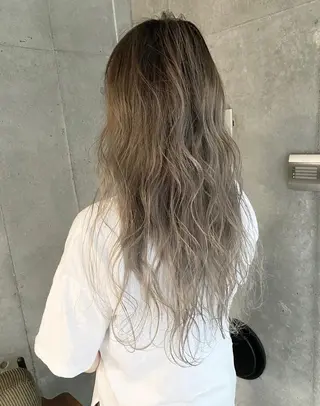 ロング カラー ⭐️横浜ブリーチ特化 美容師　堤涼⭐️のヘアスタイル
