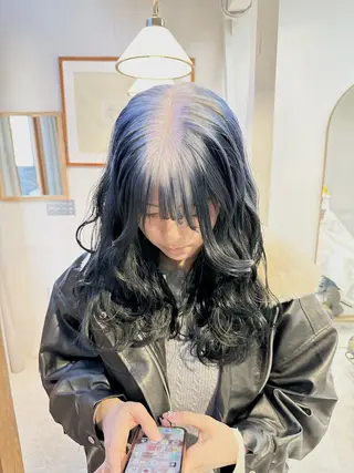 セミロング カラー kai .のヘアスタイル