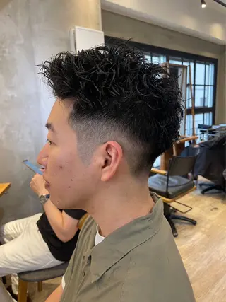 ショート ⚡メンズパーマフ ェードカットTomyのヘアスタイル