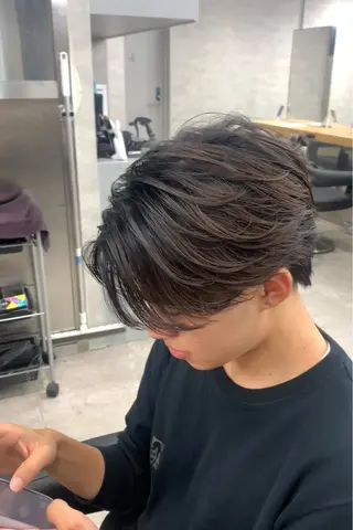 ミディアム パーマ ヘアアレンジ メンズ 🔥ニュアンス フェザー小林海斗🔥のヘアスタイル