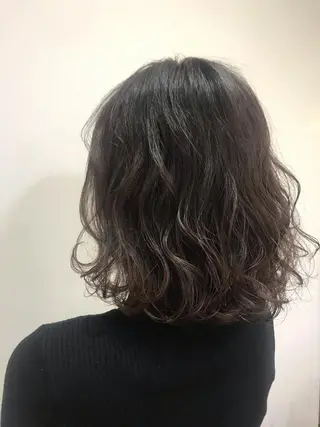ミディアム カラー いけだ　ひかり ハイライトくびれヘアのヘアスタイル