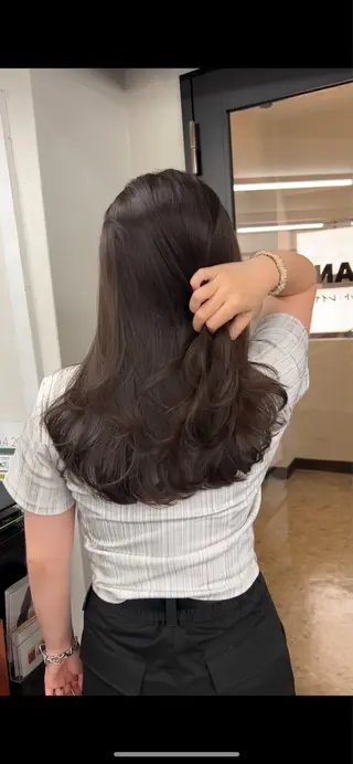 ロング レイヤーカット/透明 感カラー/aikaのヘアスタイル