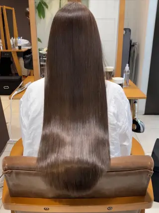 りな🪽カット /縮毛/透明感カラーのヘアスタイル